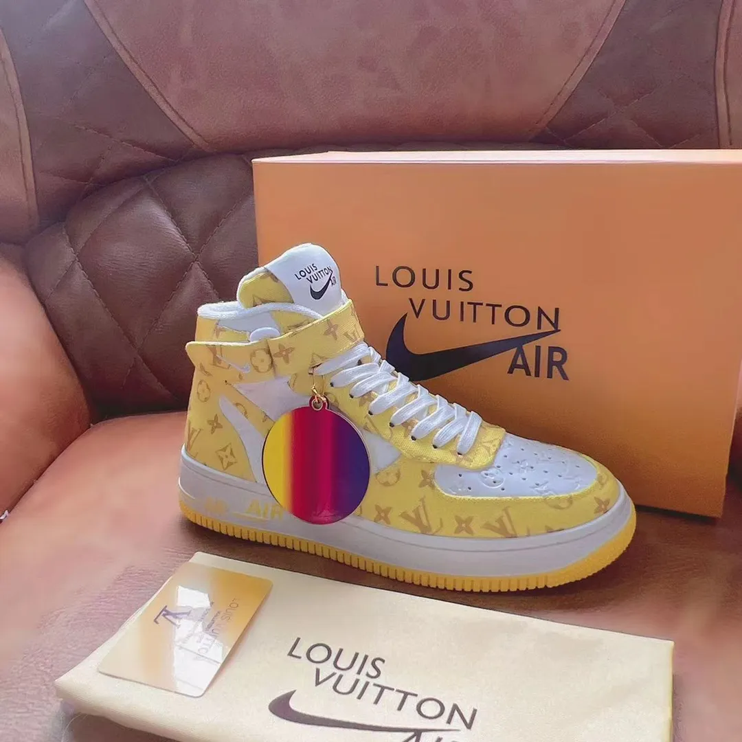 P480 Loui* Vuitto* x OFF-WHITE x Nike three-party collaboration! Trendy and cool men's high-top casual sports shoes with unrivaled color matching. The design idea basically continues the style of THE TEN. The Swoosh line and tongue label have a very familiar visual effect and are both fashionable and trendy! A must-have for fashionistas! The effect on your feet is absolutely stunning! Size: 38-45